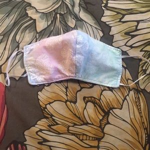 Fitted reversible face mask